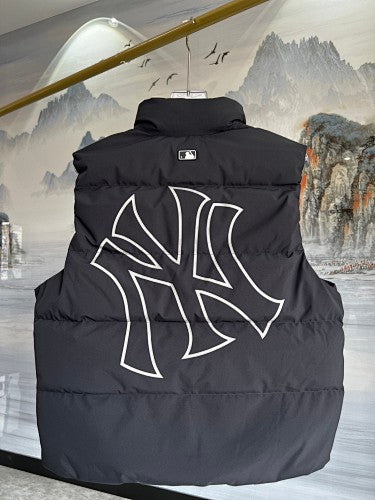 New York Yankees Black Logo Puffer Vest