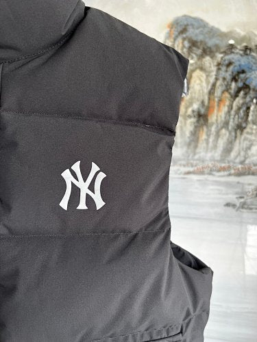 New York Yankees Black Logo Puffer Vest