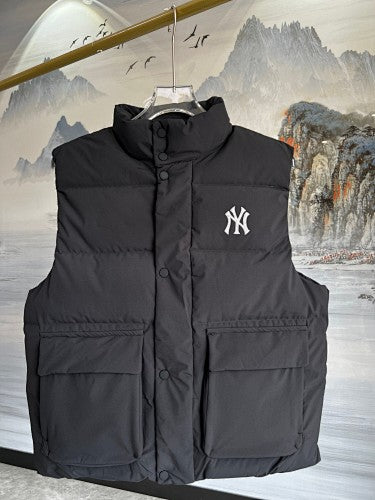 New York Yankees Black Logo Puffer Vest